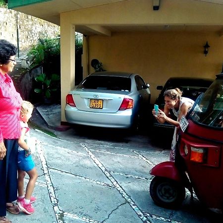 Evergreen Kandy Bagian luar foto