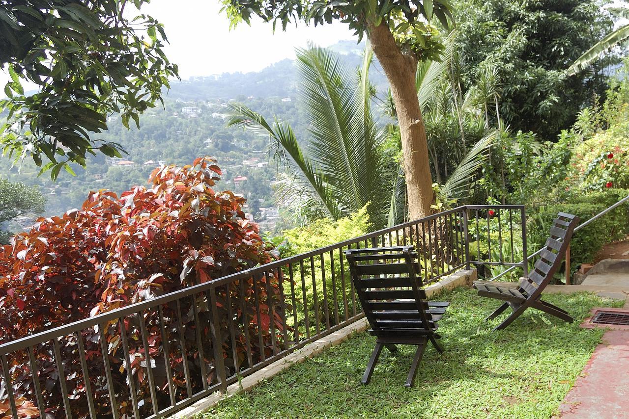 Evergreen Kandy Bagian luar foto
