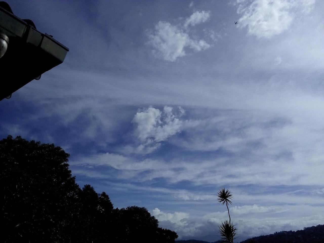 Evergreen Kandy Bagian luar foto