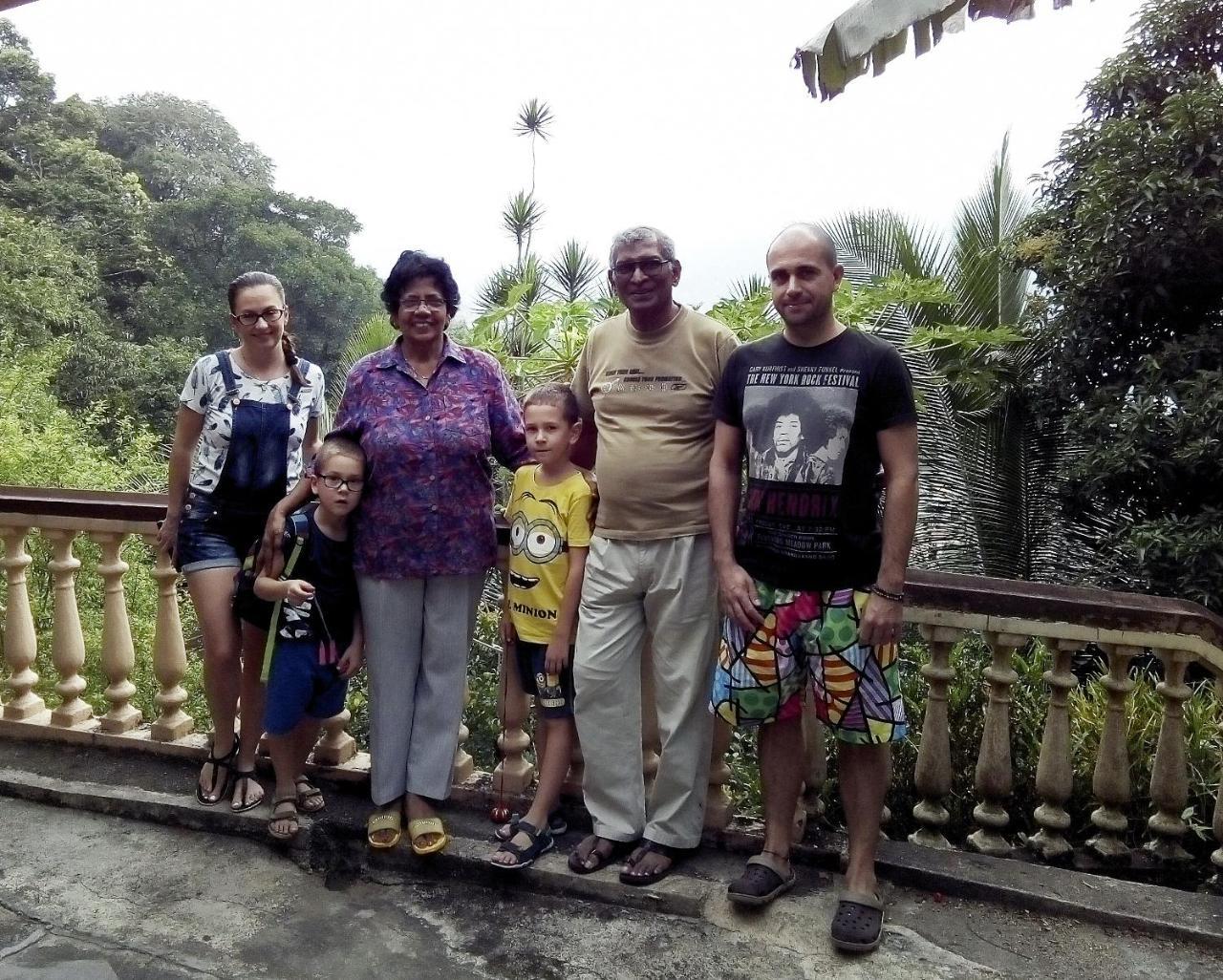 Evergreen Kandy Bagian luar foto